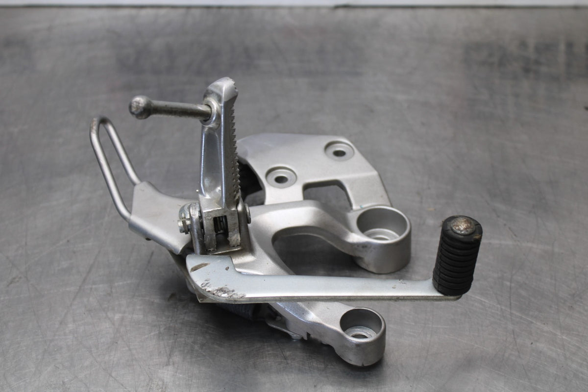 15-17 YAMAHA FJ09 RIGHT REARSET REAR SET DRIVER FOOT PEG REST STOP BB906