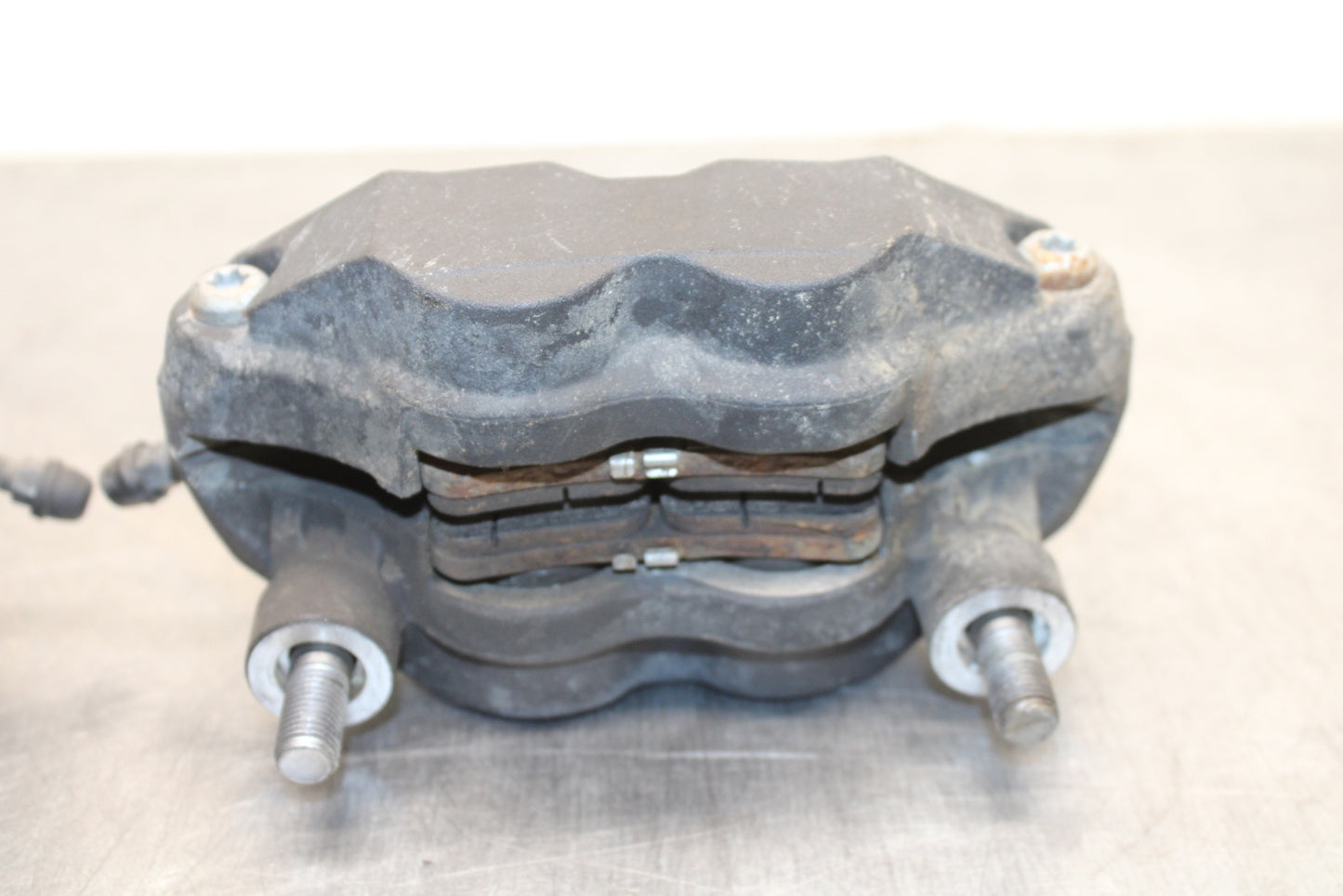 09 SUZUKI GSXR600 RIGHT LEFT FRONT BRAKE CALIPER SET PAIR CALIPERS BB759