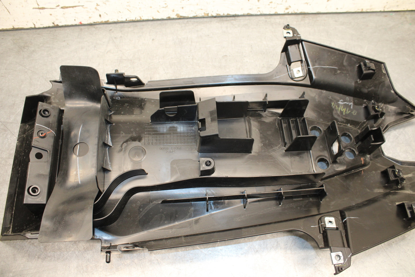 24 KAWASAKI NINJA 500 ABS REAR BACK TAIL UNDERTAIL FAIRING COWL FENDER BB730