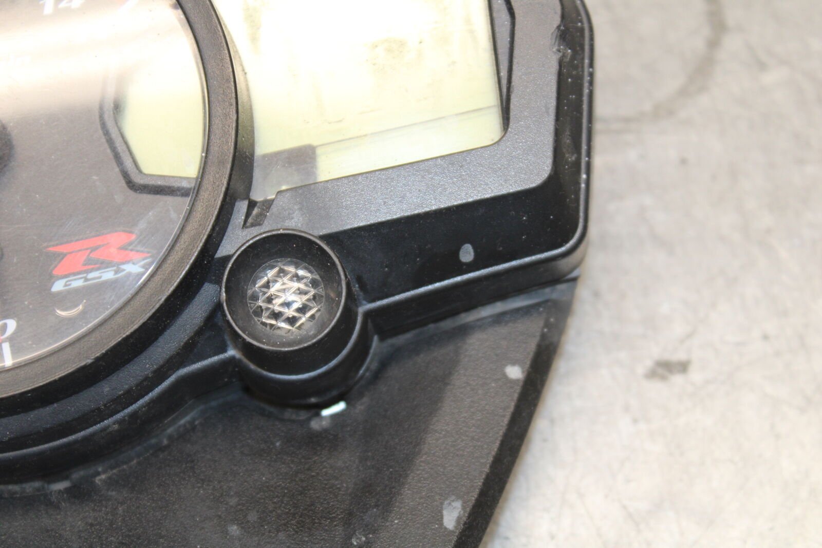 05-06 SUZUKI GSXR1000 SPEEDO TACH GAUGES CLUSTER SPEEDOMETER TACHOMETER BB677