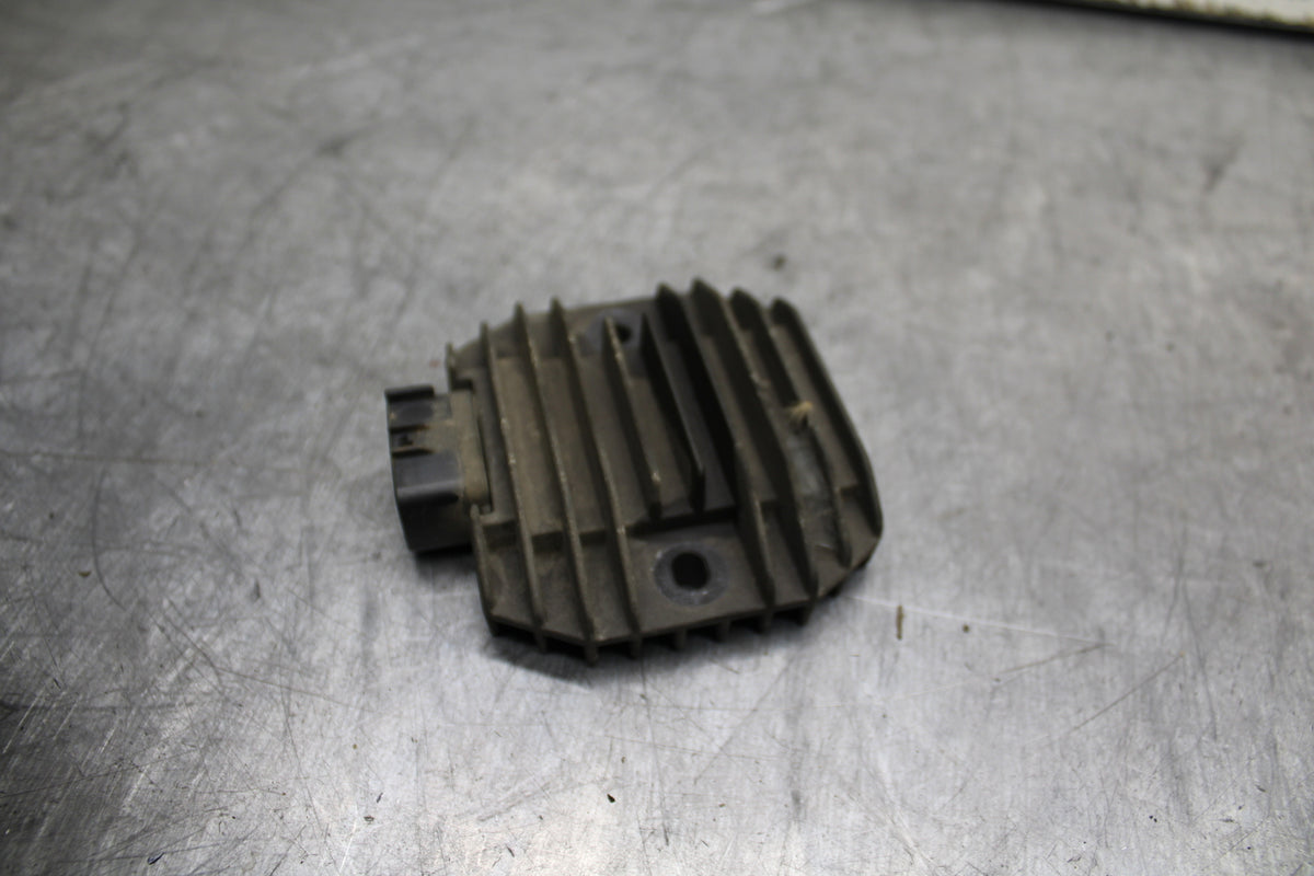 99-00 YAMAHA V STAR 1100 RECTIFIER VOLTAGE REGULATOR BB711