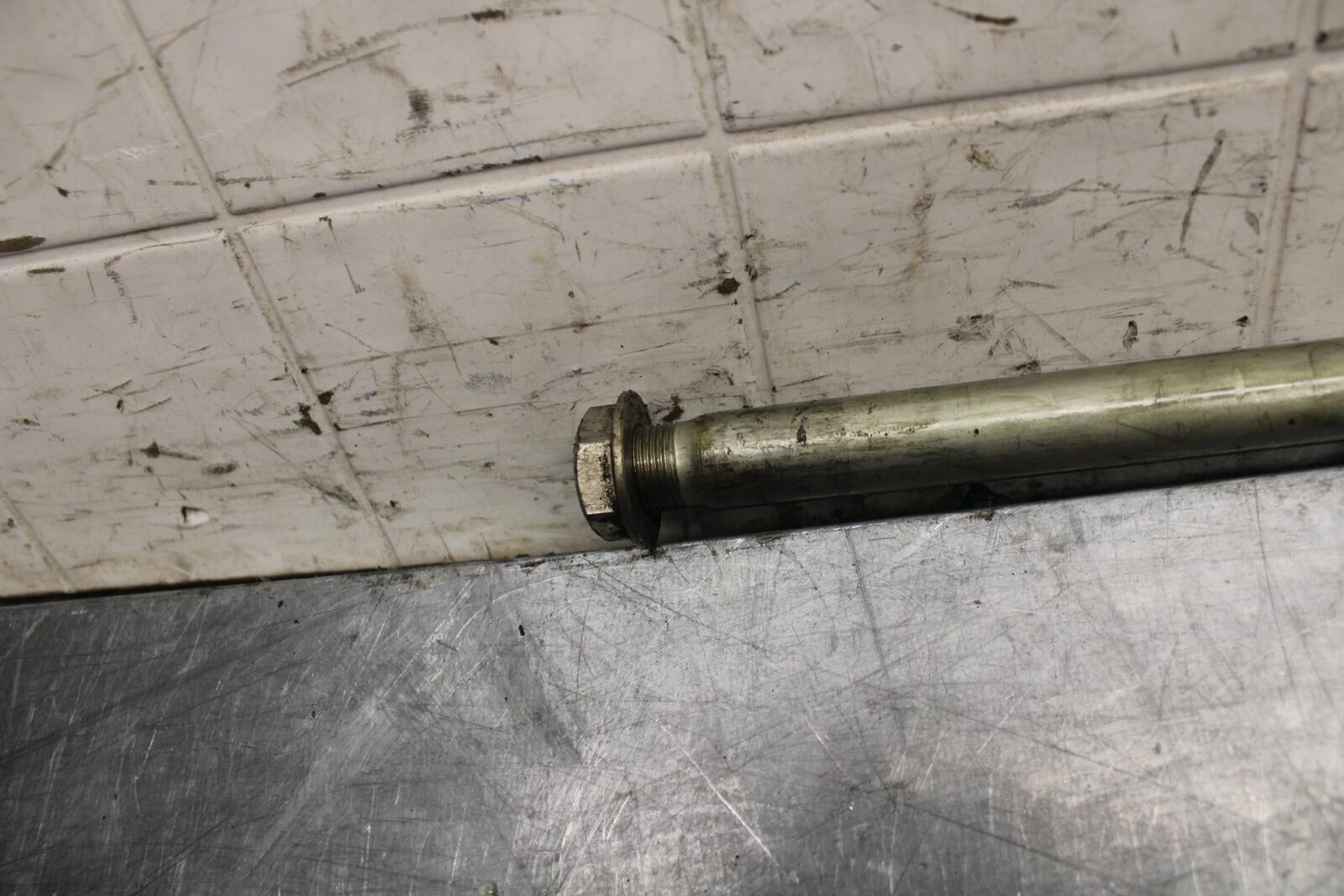 11-21 SUZUKI GSXR750 FRONT WHEEL RIM AXLE PIVOT BOLT BB486