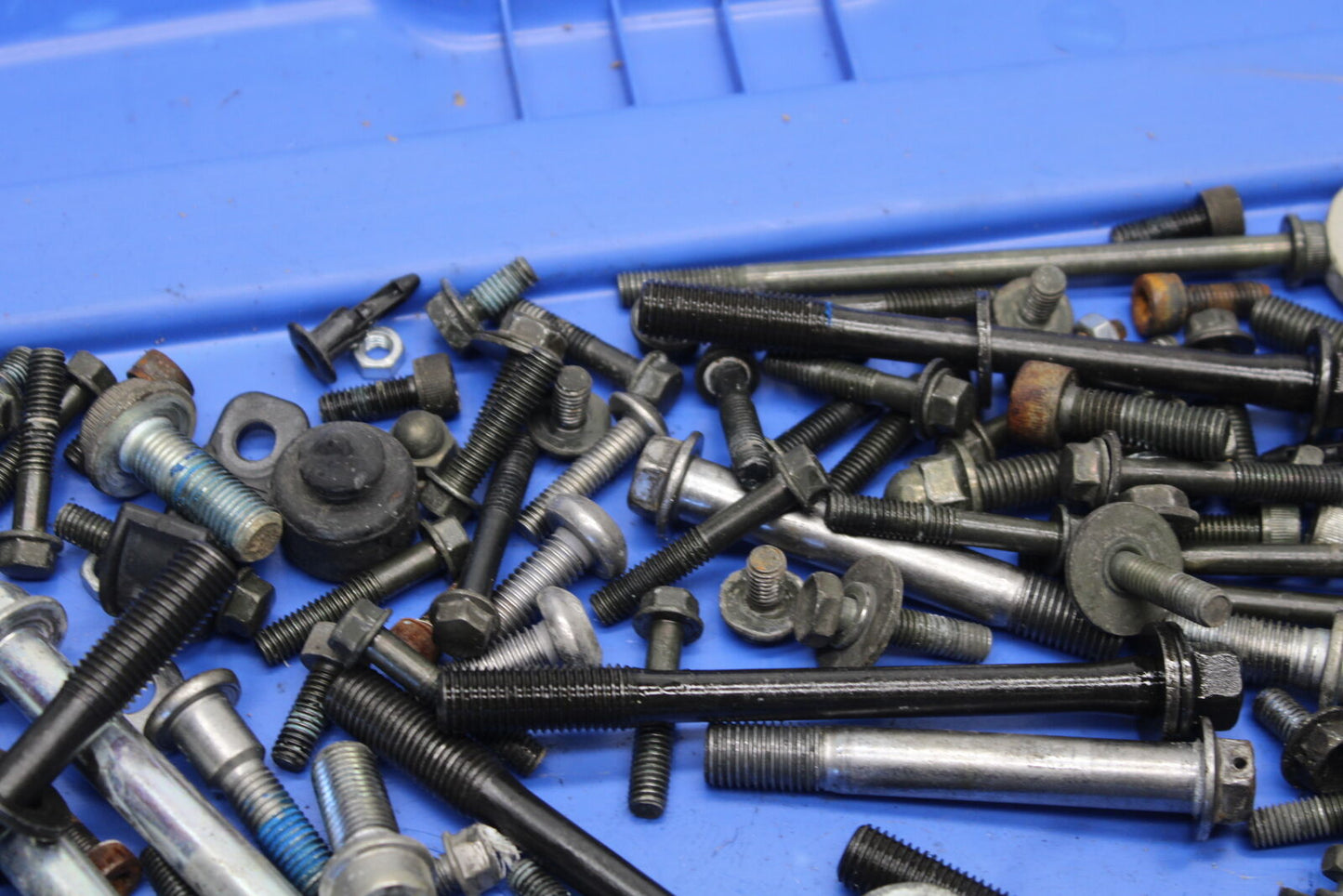 05-06 SUZUKI GSXR1000 MOUNTING BOLTS HARDWARE MOTOR SCREWS BB677