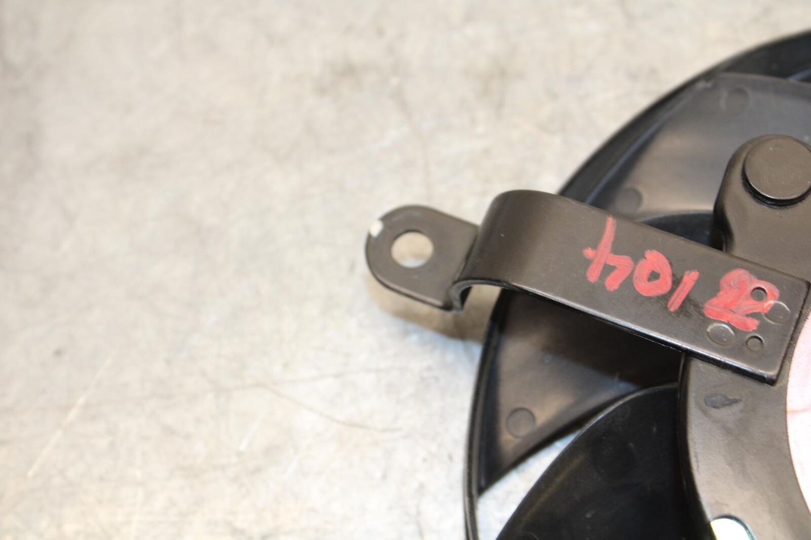 11-23 SUZUKI GSXR 750 ENGINE RADIATOR COOLING FAN BB55