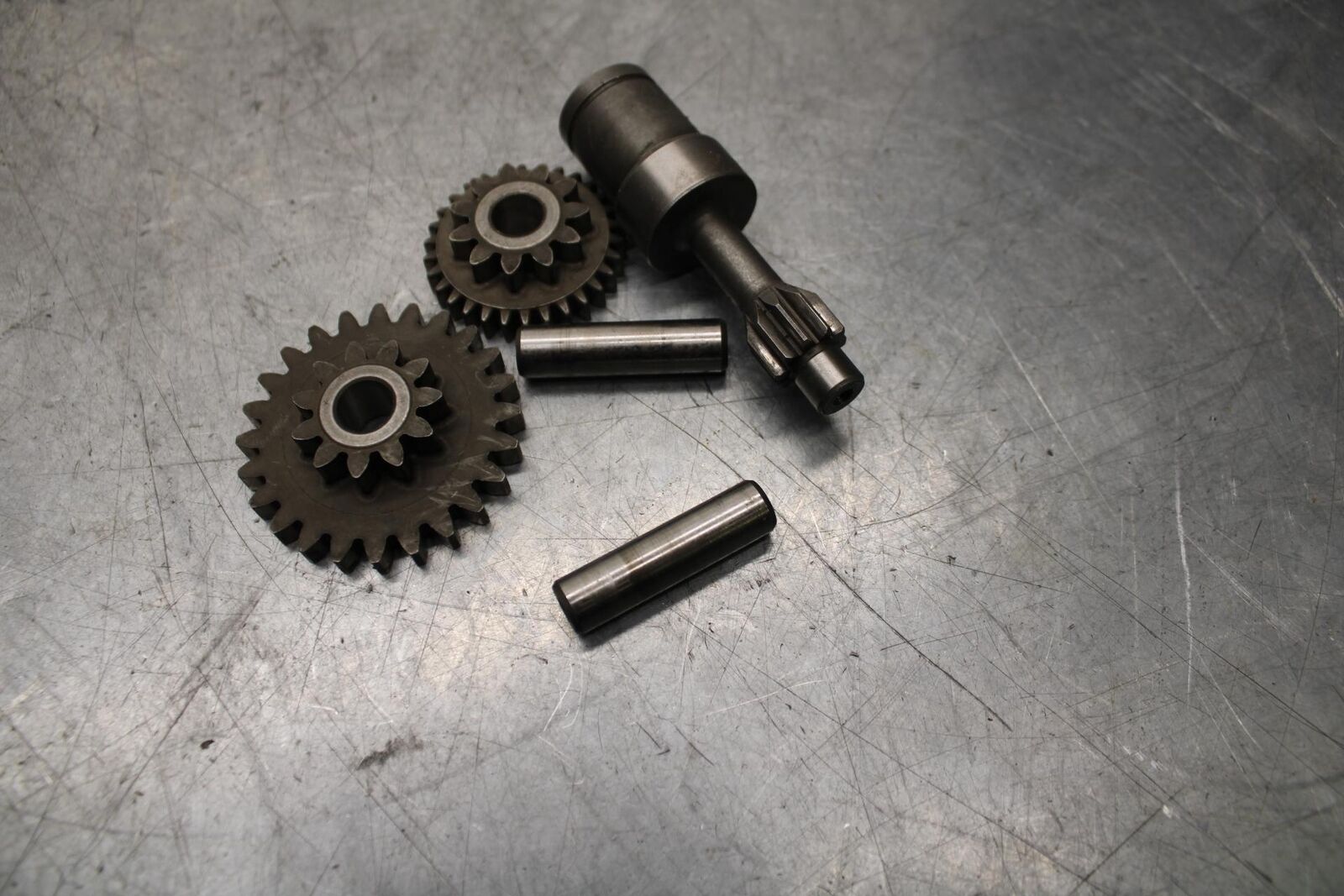 89-90 YAMAHA FZR600 ENGINE MOTOR IDLER IDLING GEAR BB76