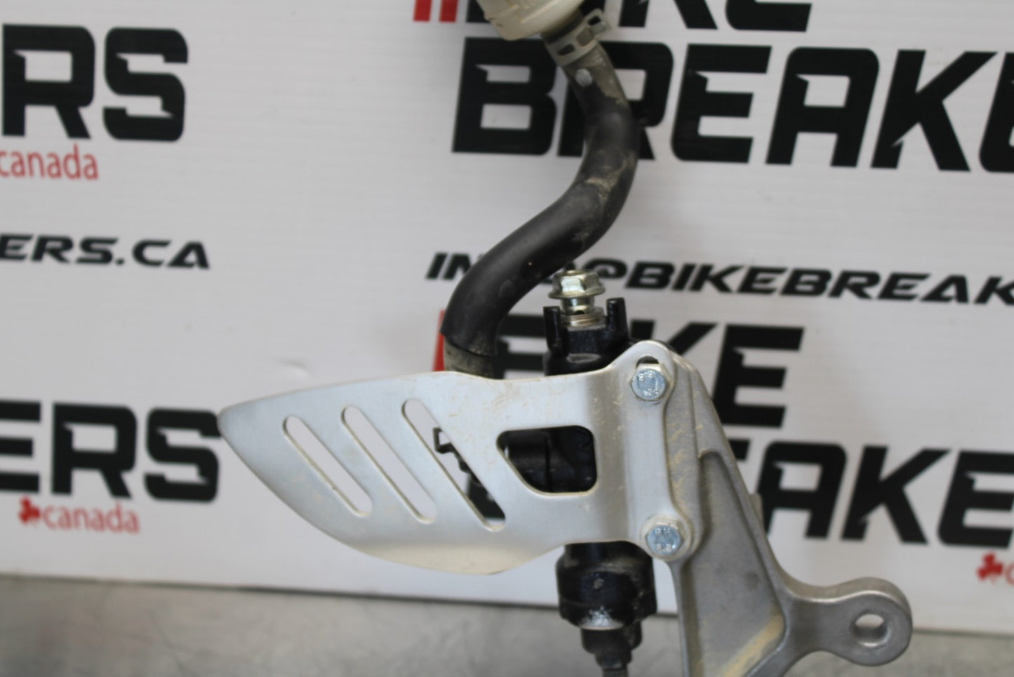 11-22 SUZUKI GSXR 600  RIGHT REARSET REAR SET DRIVER FOOT PEG REST STOP BB193