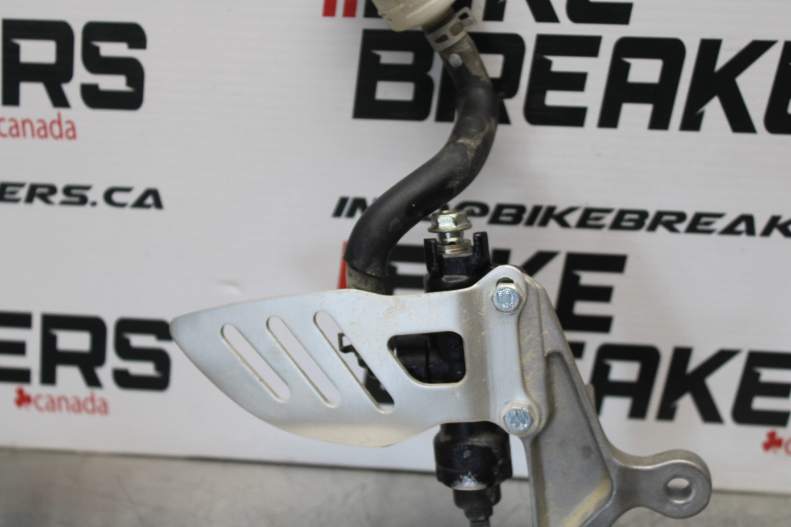 11-22 SUZUKI GSXR 600  RIGHT REARSET REAR SET DRIVER FOOT PEG REST STOP BB193