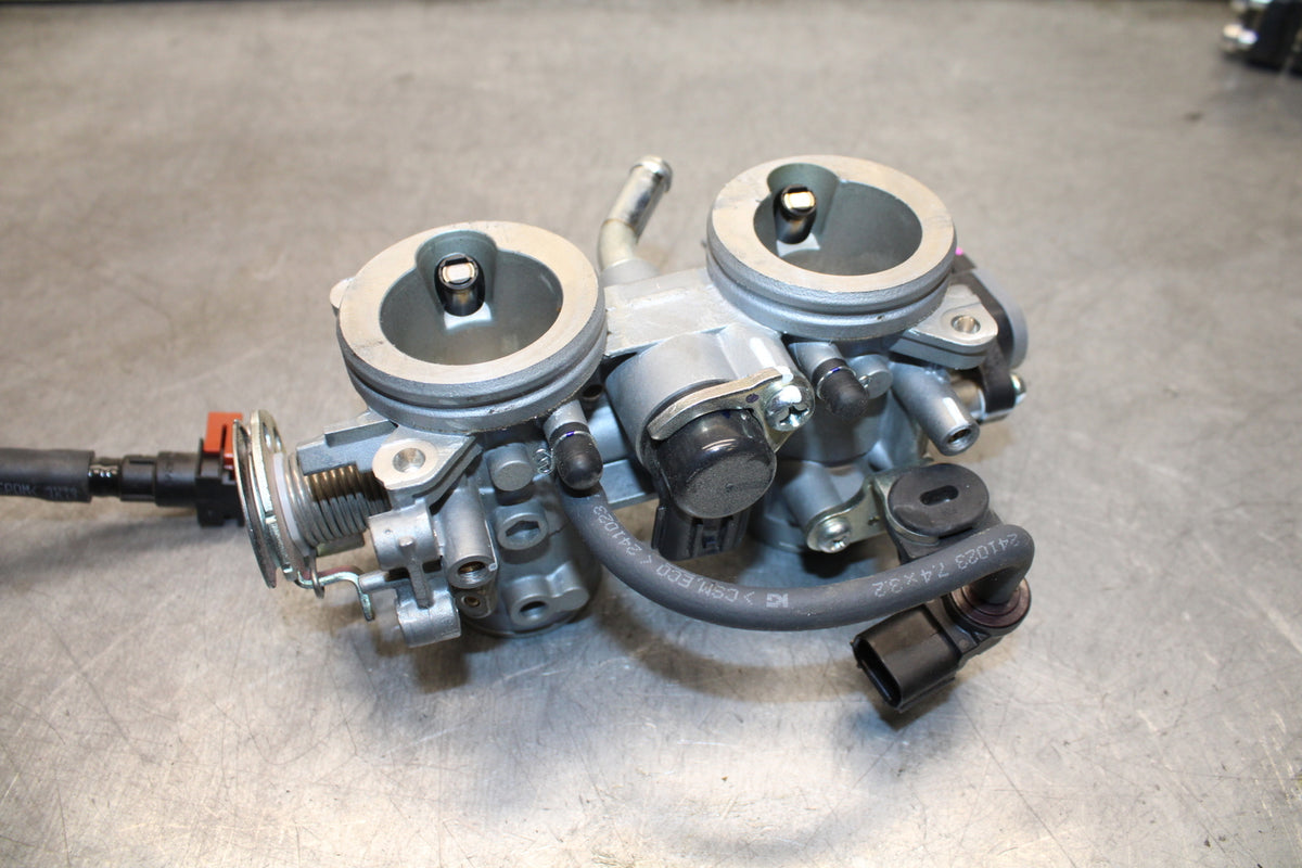 24 KAWASAKI NINJA 500 ABS MAIN FUEL INJECTORS / THROTTLE BODIES BB730