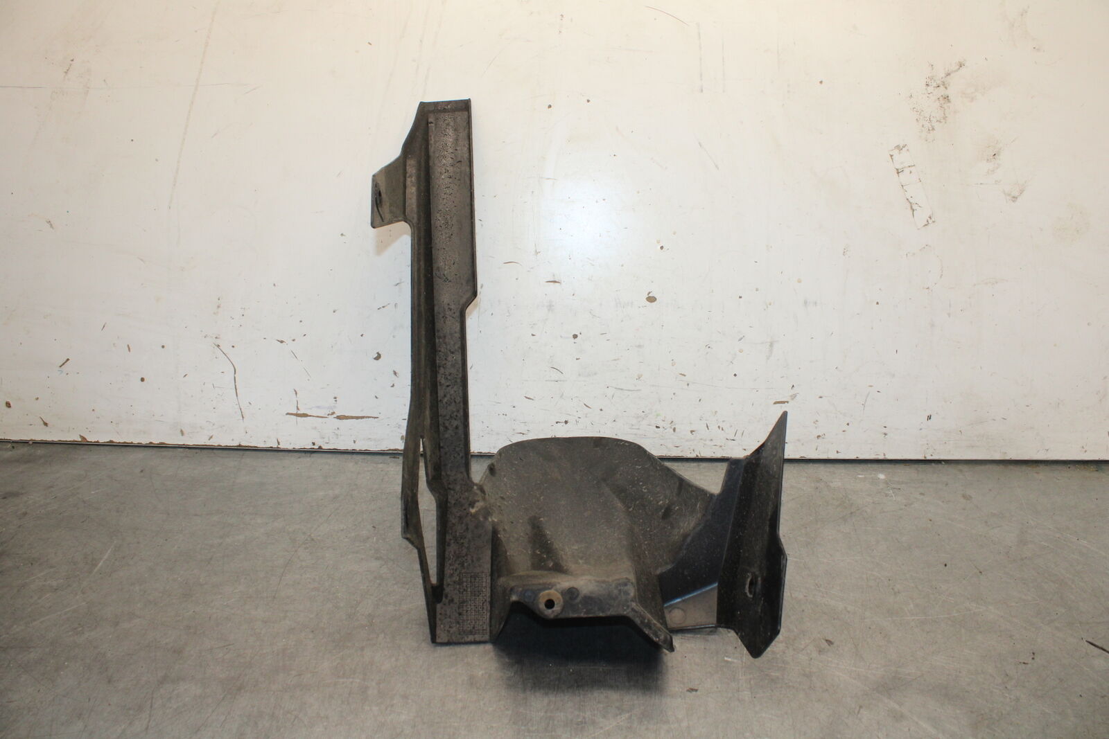 18-23 KAWASAKI NINJA 400 REAR BACK DRIVE CHAIN GUARD COVER SHIELD BB679