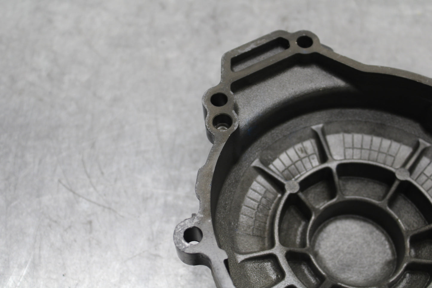 09-14 YAMAHA YZF R1 STATOR MAGNETO ALTERNATOR COVER 14B-15411-00-00 BB118