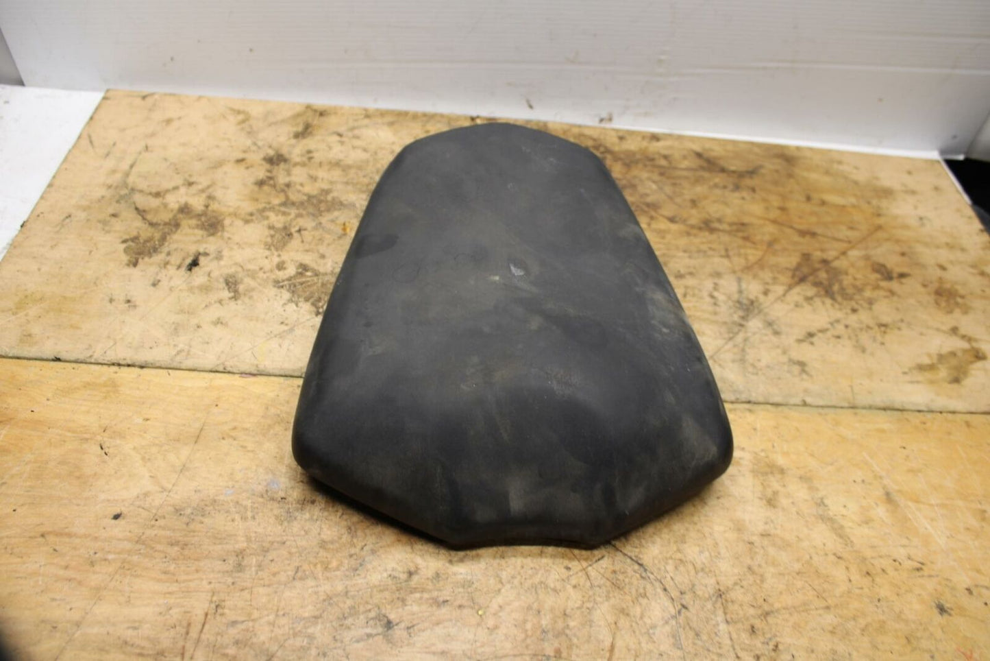 06-15 YAMAHA FZ1 REAR BACK PASSENGER TANDEM SEAT PAD SADDLE PILLION BB326