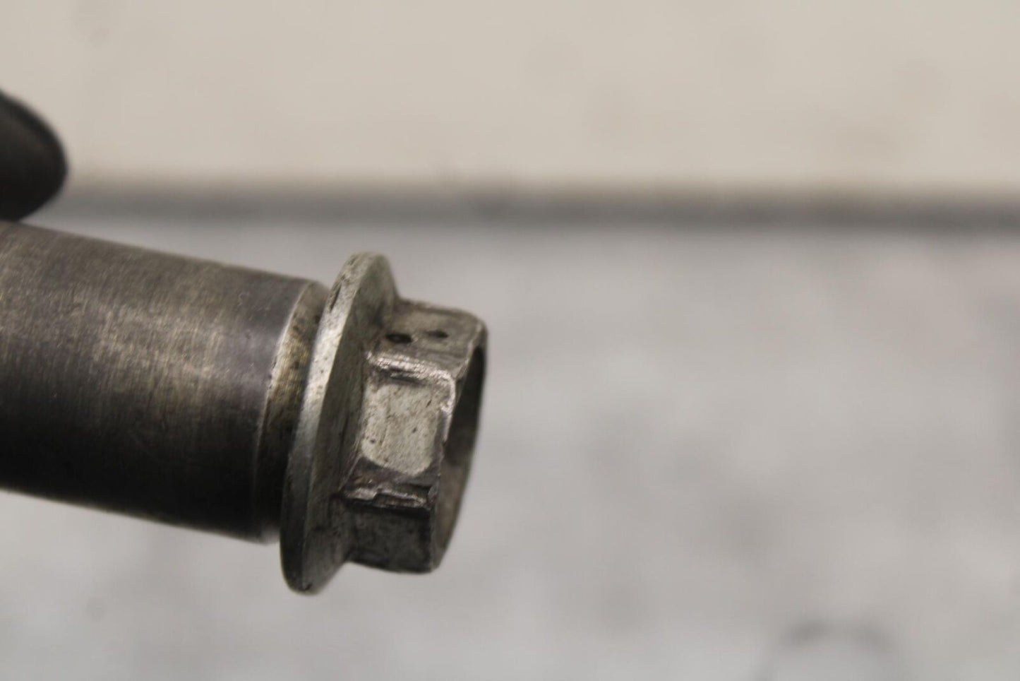 08-10 SUZUKI GSXR 600  FRONT WHEEL RIM AXLE PIVOT BOLT BB92