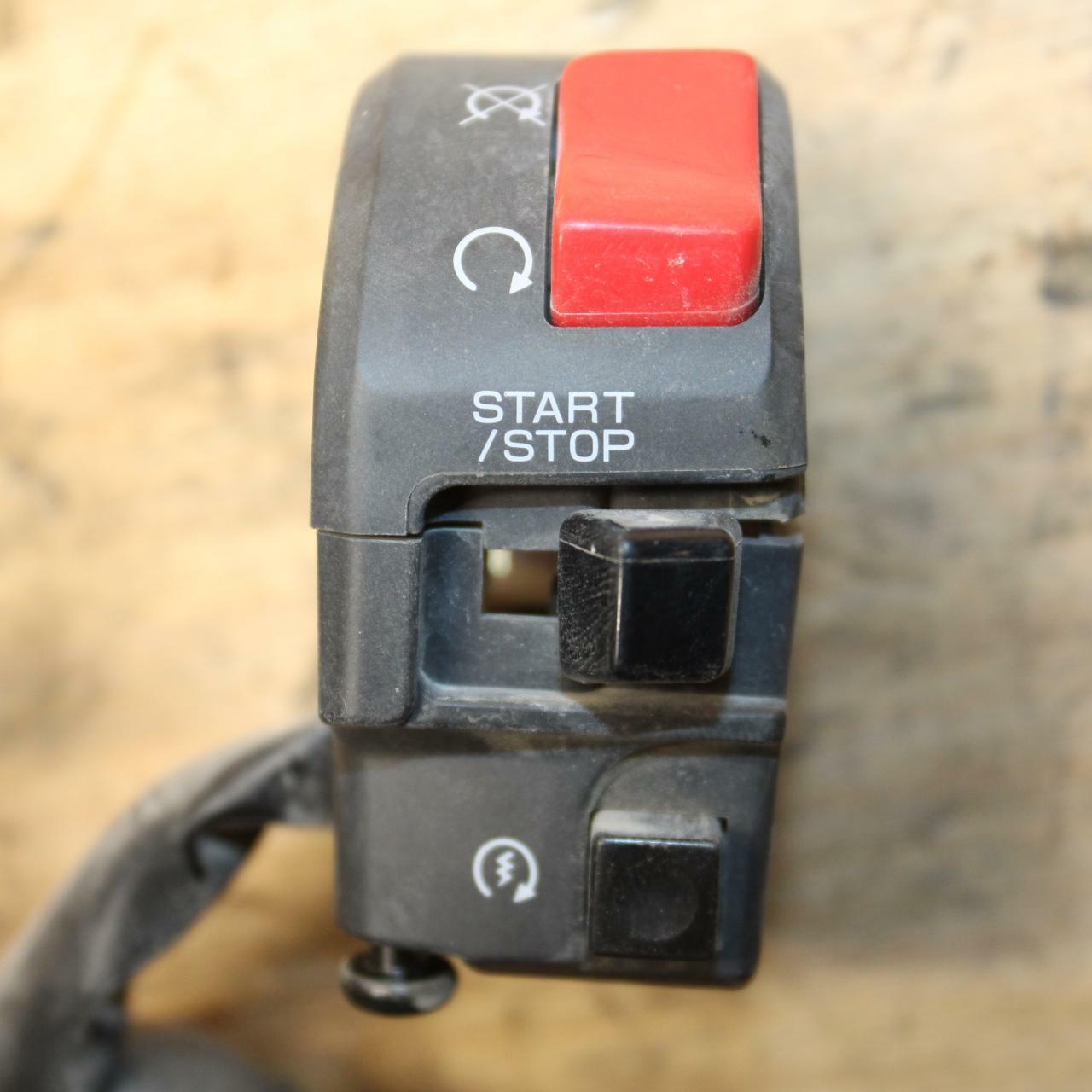 04-05 KAWASAKI NINJA ZX10R RIGHT CLIP ON HANDLE KILL OFF START SWITCH BB322