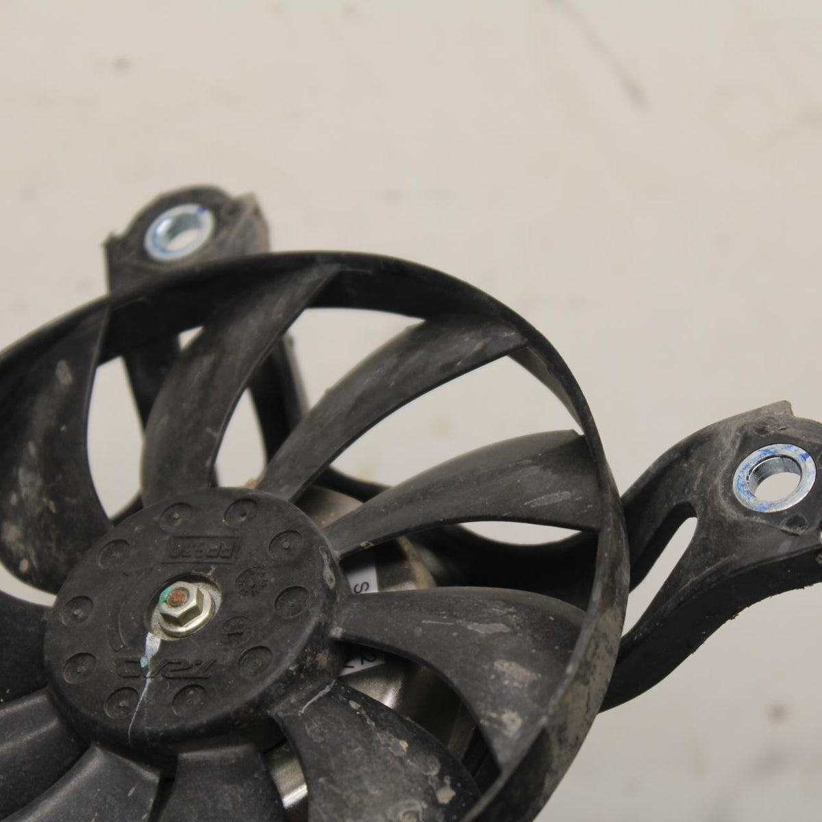 15-18 HONDA CB300FA ENGINE RADIATOR COOLING FAN BB646