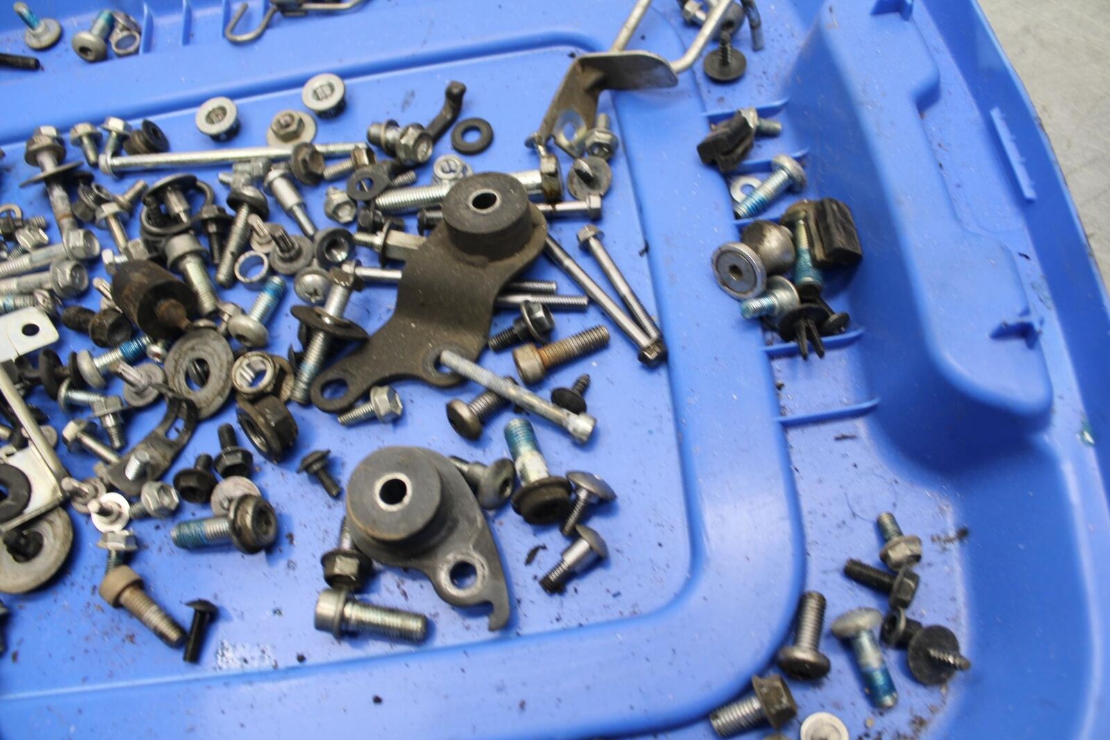 11-21 SUZUKI GSXR750 LEFTOVER MOUNTING BOLTS HARDWARE MOTOR SCREWS BB486