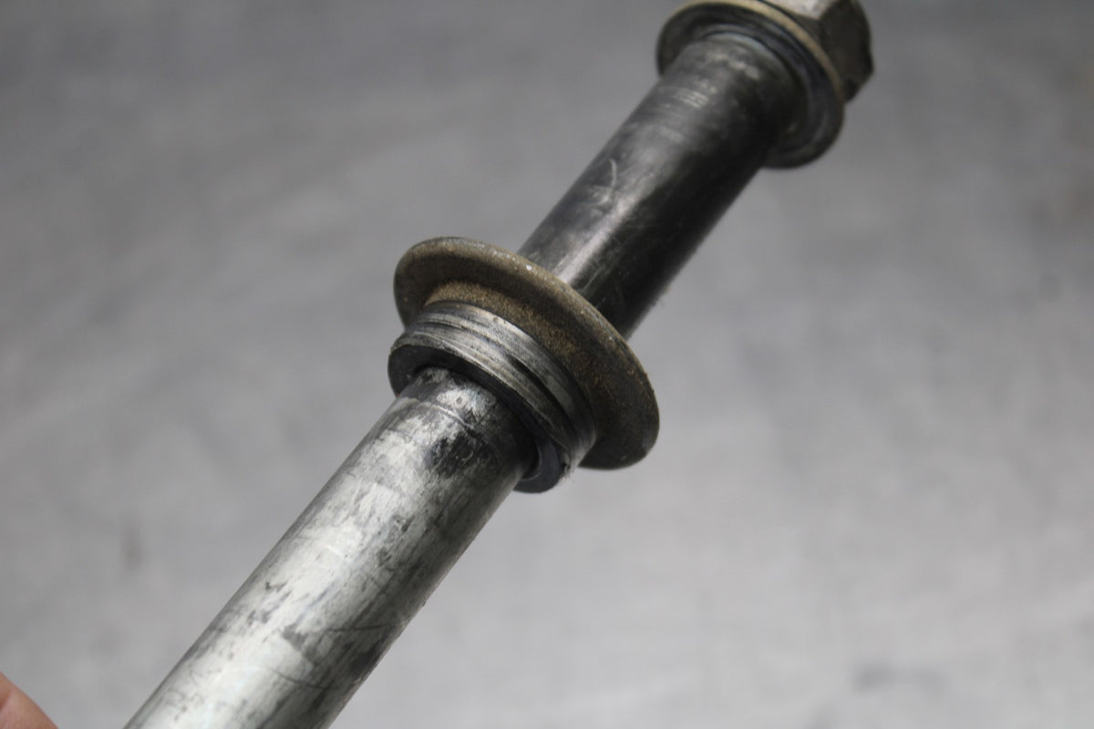 98-05 HONDA SUPER HAWK 1000 VTR1000F REAR AXLE BACK WHEEL RIM BOLT AXEL BB924