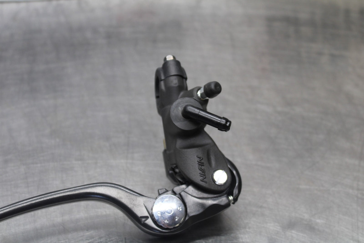 11-26 SUZUKI GSXR750 NEW TAKE OFF FRONT BRAKE MASTER CYLINDER w/ LEVER BB882