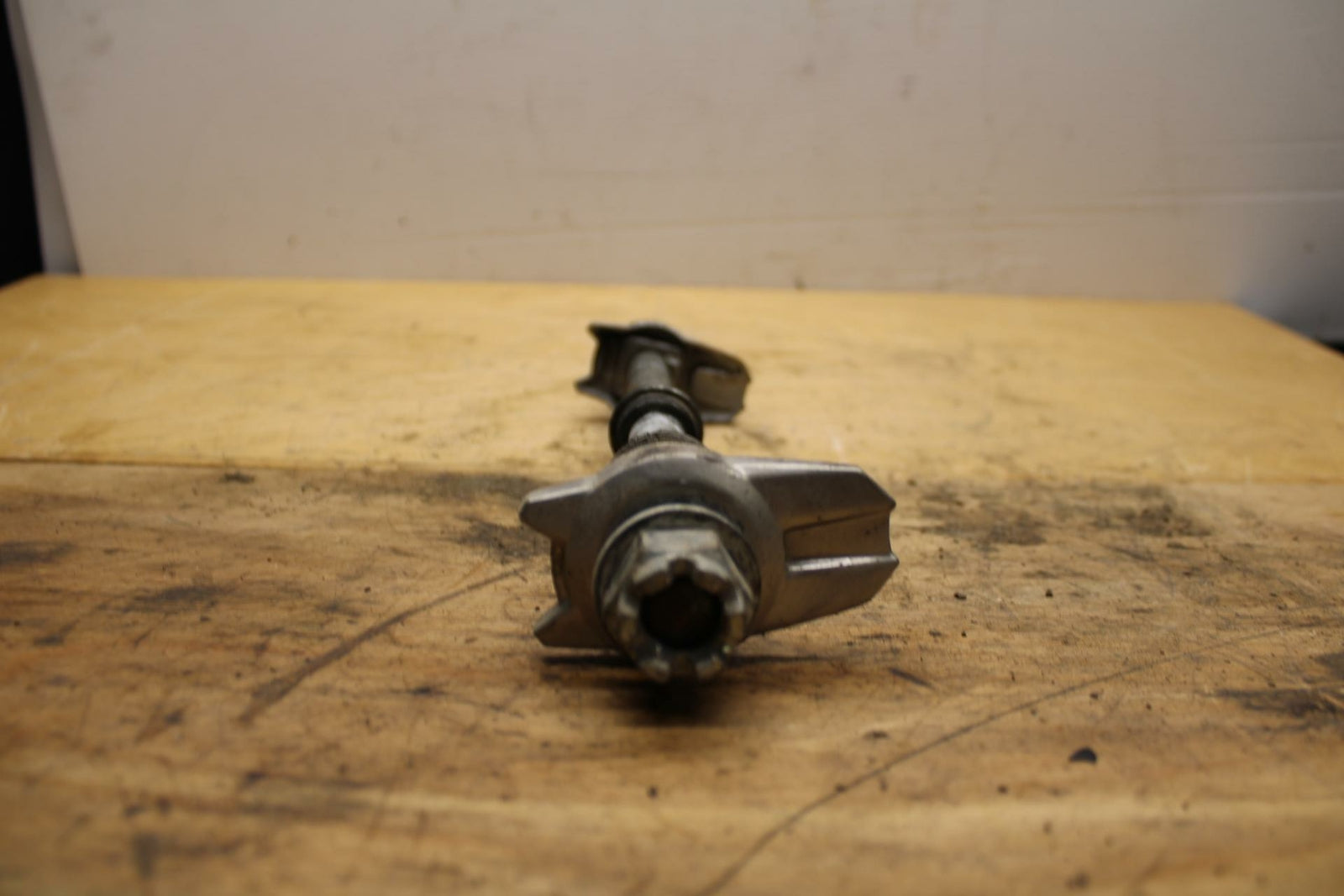 09-10 KAWASAKI ER-6N REAR AXLE BACK WHEEL RIM PIVOT BOLT AXEL BB325