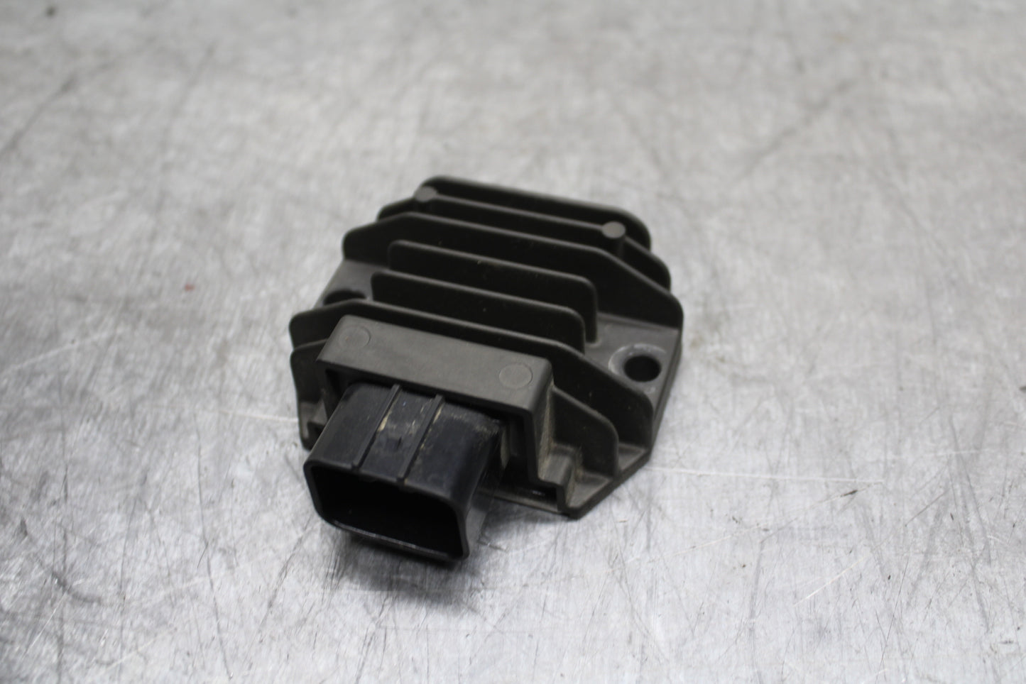 22-24 YAMAHA XSR900 RECTIFIER VOLTAGE REGULATOR BB710