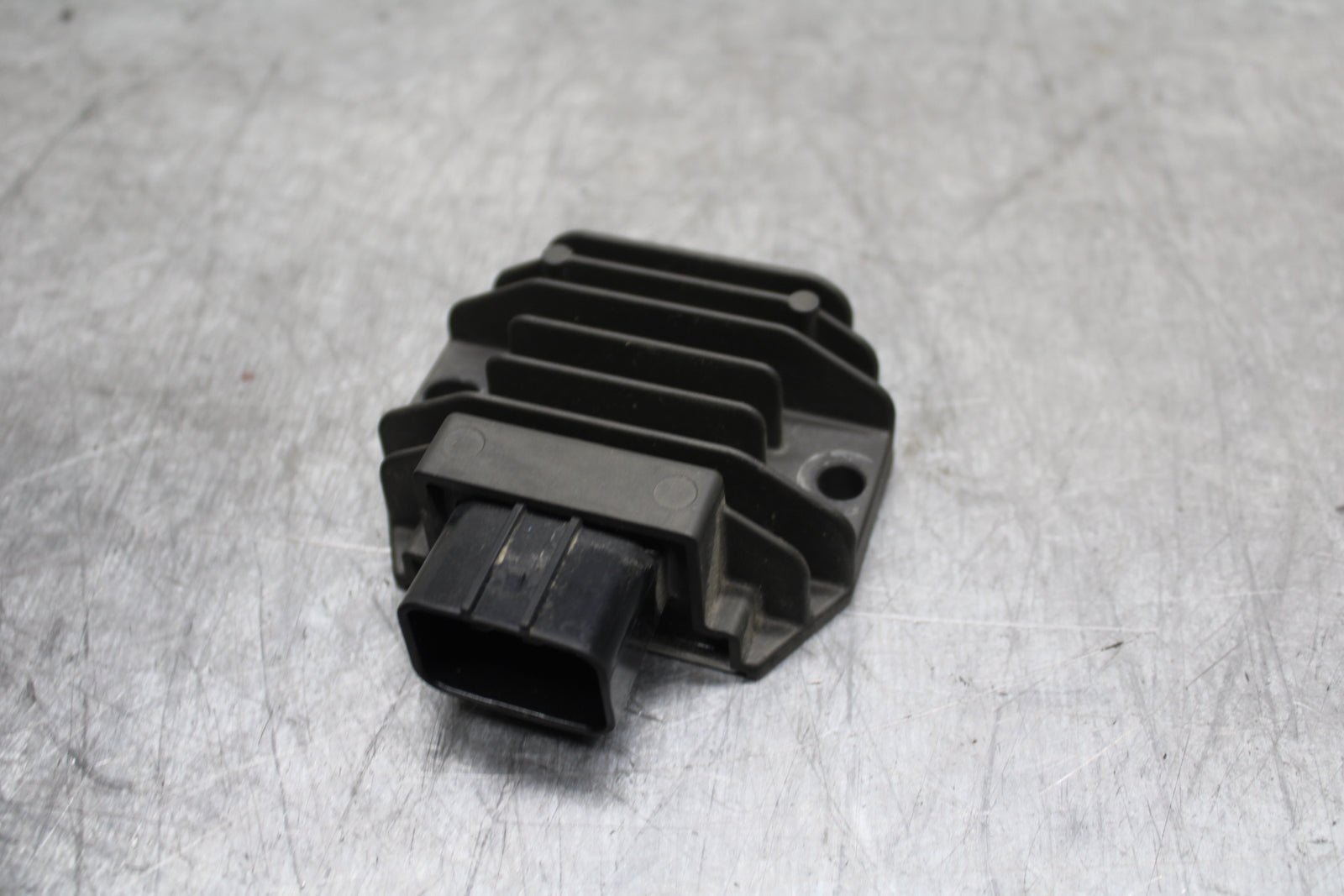 22-24 YAMAHA XSR900 RECTIFIER VOLTAGE REGULATOR BB710