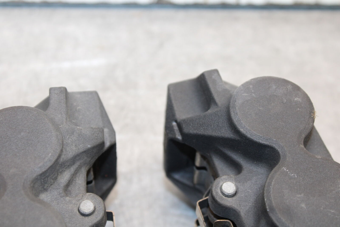 18-24 YAMAHA MT-07 RIGHT LEFT FRONT BRAKE CALIPER SET PAIR CALIPERS BB662