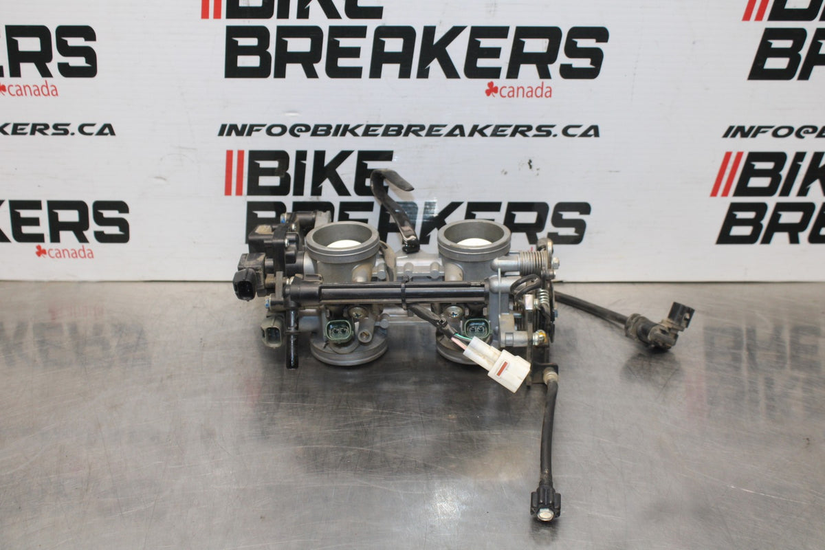 13 KAWASAKI NINJA 650 EX650F ABS MAIN FUEL INJECTORS / THROTTLE BODIES BB828