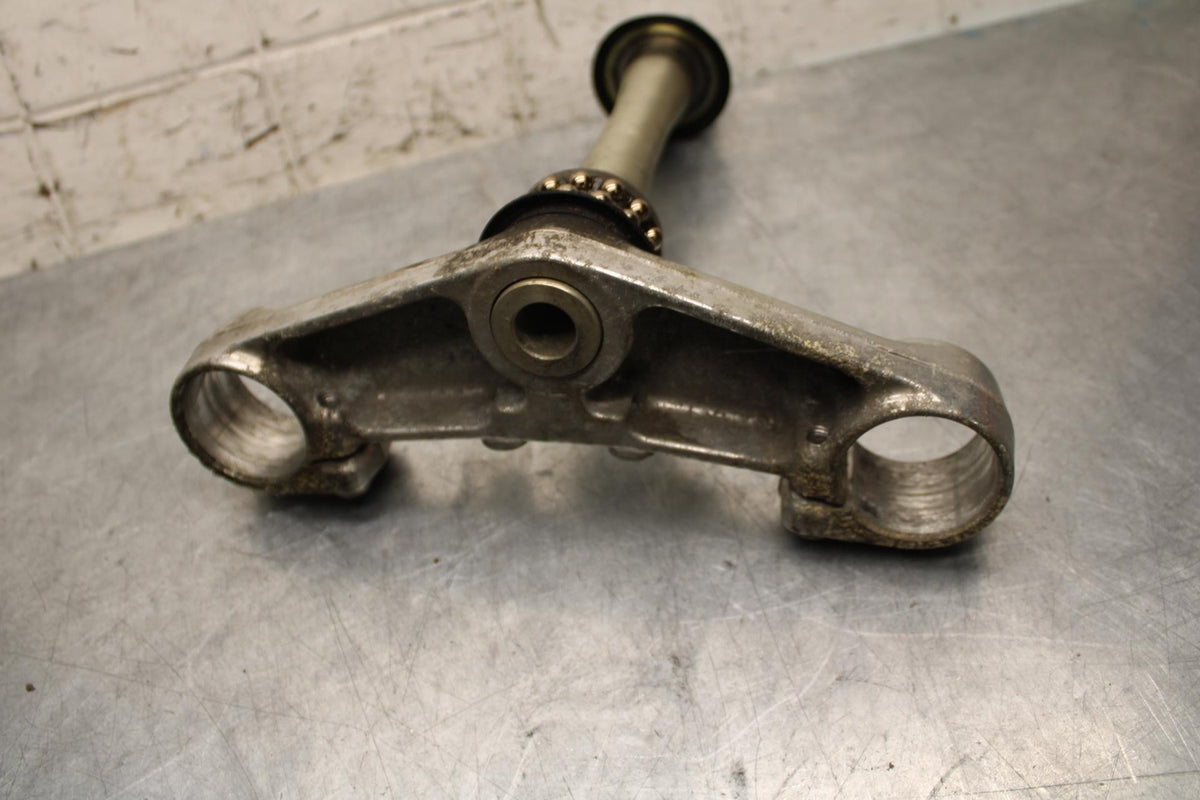 2001 Yamaha YZF R6 FRONT FORKS CLAMP LOWER TRIPLE TREE STEM 5MT-23340-00-00 BB68