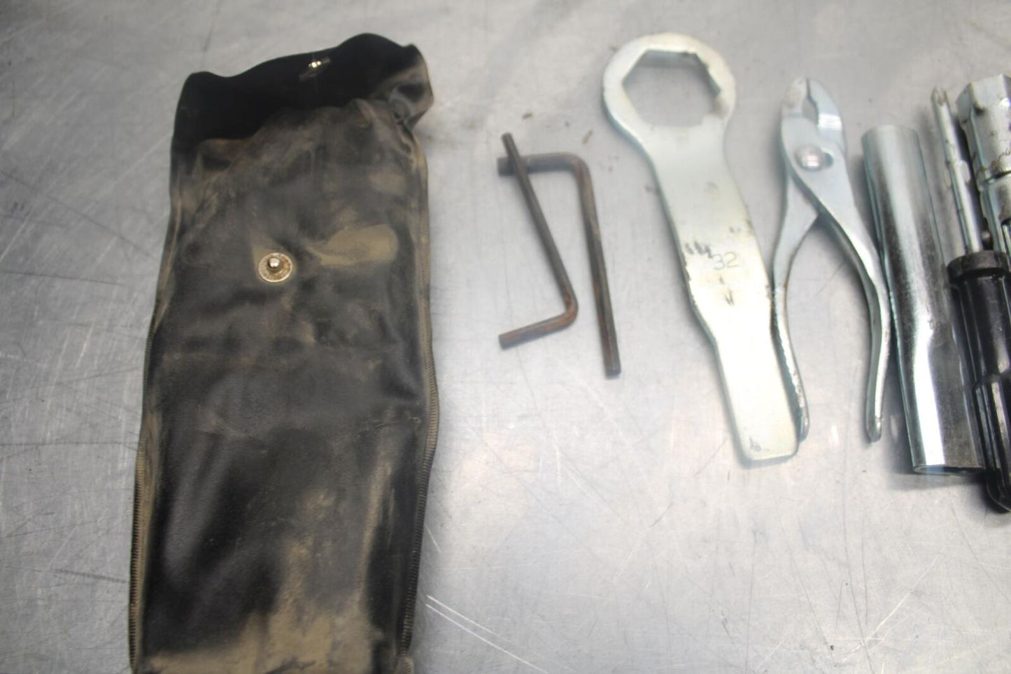 07-08 KAWASAKI NINJA ZX6R STOCK TOOLS OEM TOOL BAG KIT SET 56007-0033 BB456