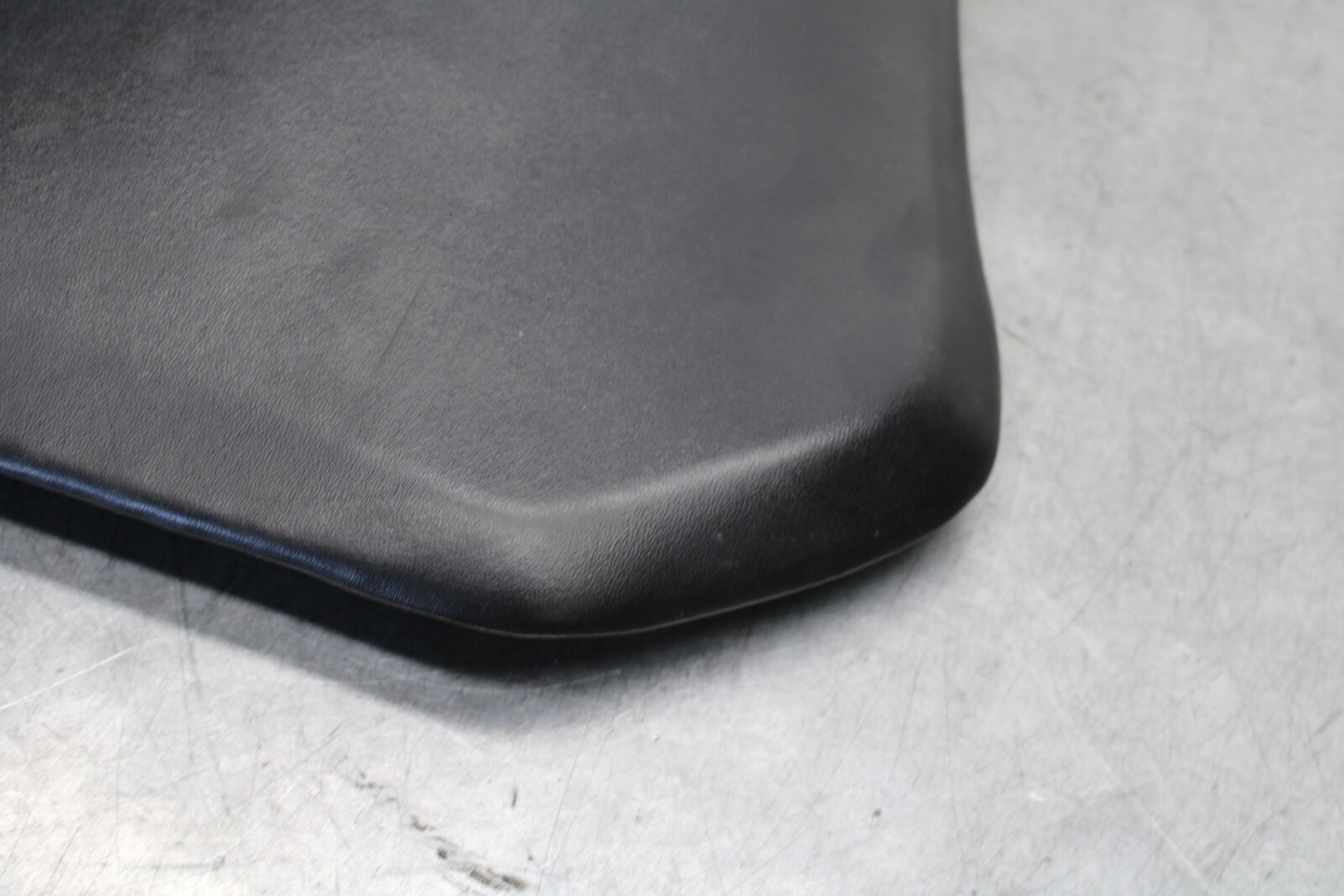 05-06 HONDA CBR600RR FRONT DRIVERS SEAT PAD SADDLE PILLION 77100-MEE-D00 BB655