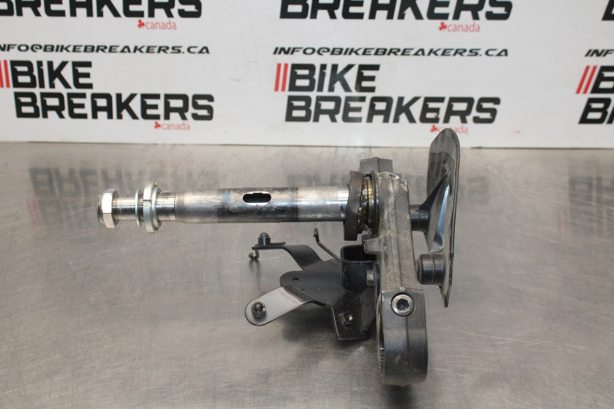 15 SUZUKI BOULEVARD C50 FRONT FORKS CLAMP LOWER TRIPLE TREE STEM BB775