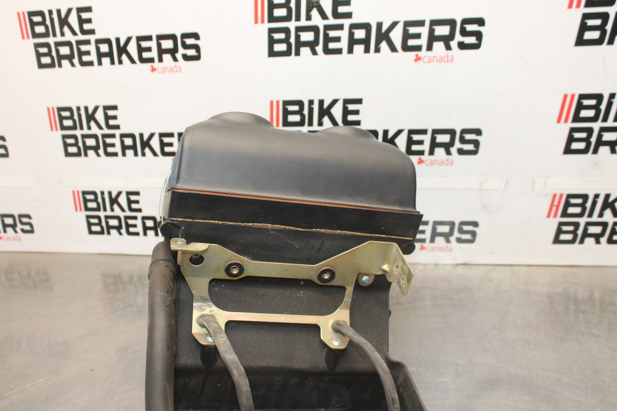 05 DUCATI SUPERSPORT 800 AIRBOX AIR INTAKE FILTER BOX BB913