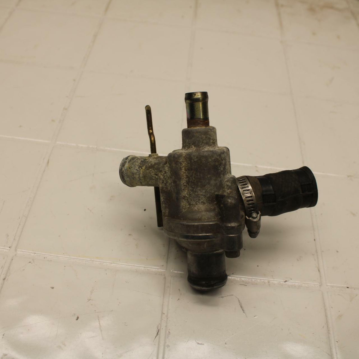 00-01 HONDA RVT1000R RC51 THERMOSTAT W HOUSING ASSEMBLY BB03b