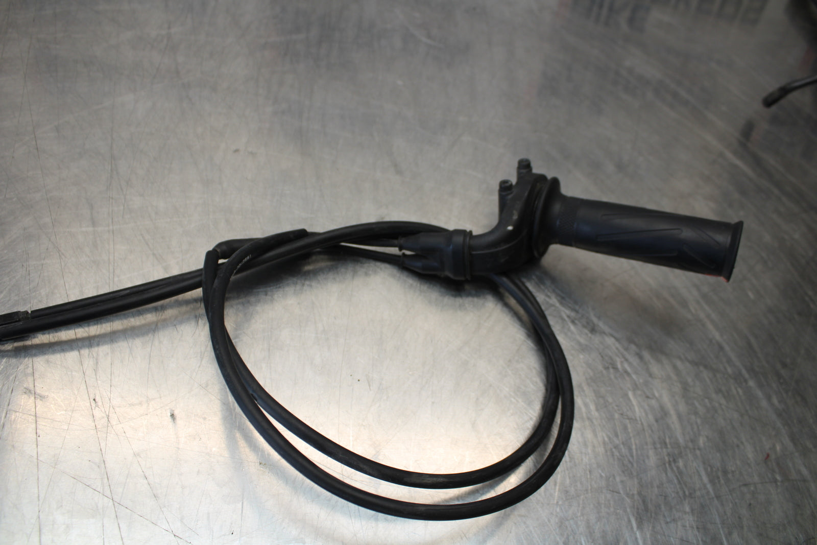 14-17 YAMAHA FZ07 THROTTLE CABLE LINE HOUSING GUIDE BB162