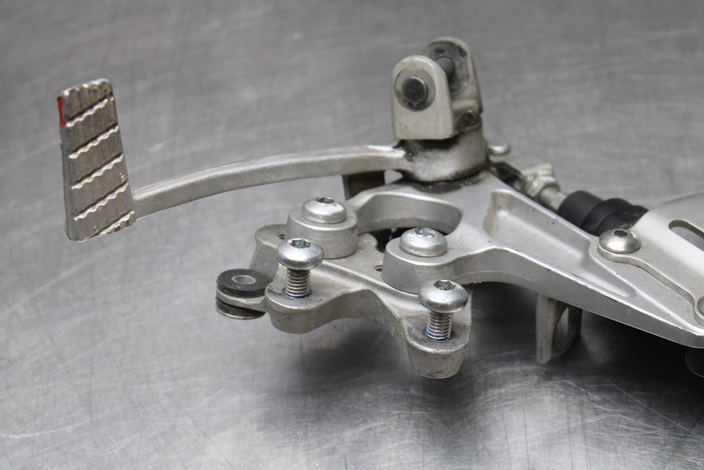 07 SUZUKI GSXR1000 RIGHT REARSET REAR SET DRIVER FOOT PEG REST STOP BB770