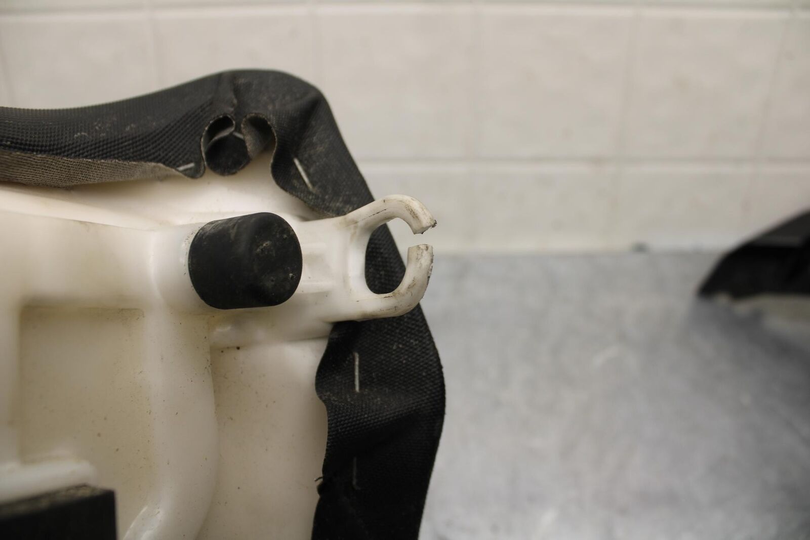 11-22 SUZUKI GSXR600 FRONT DRIVERS SEAT BB582
