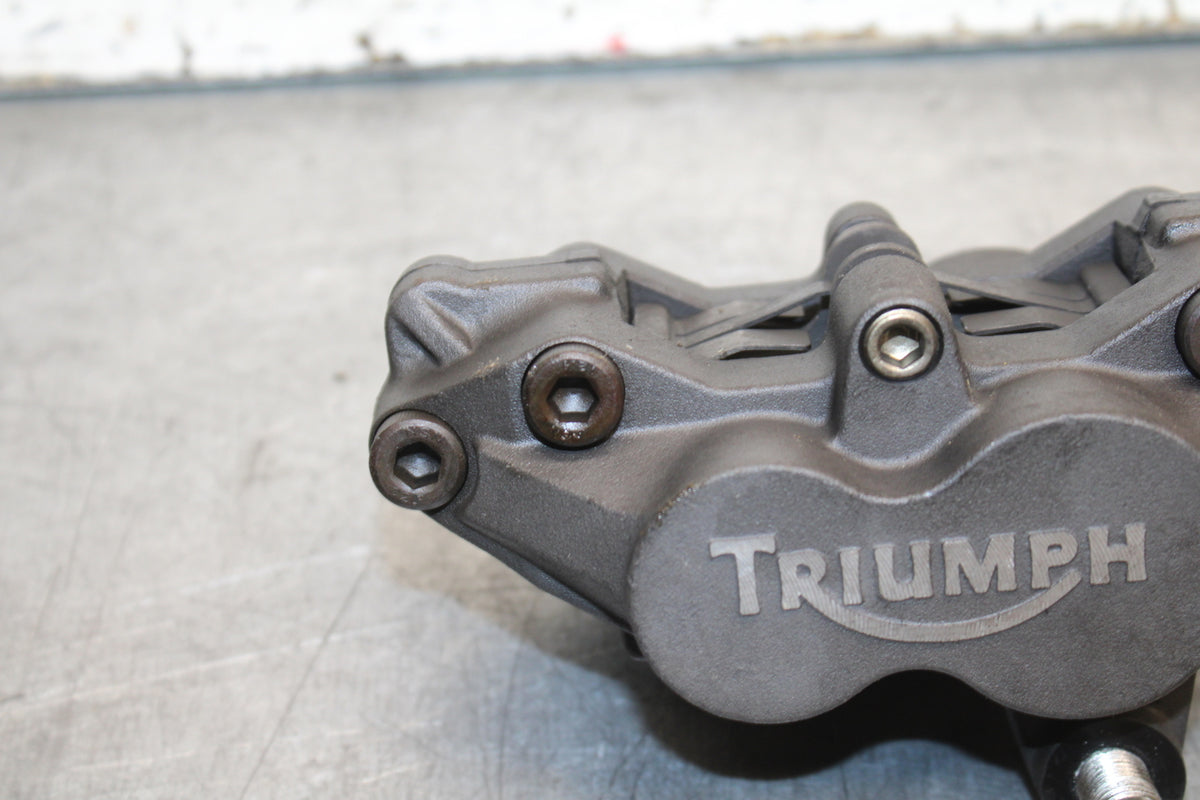 03-04 TRIUMPH DAYTONA 600 RIGHT LEFT FRONT BRAKE CALIPER SET PAIR CALIPERS BB745