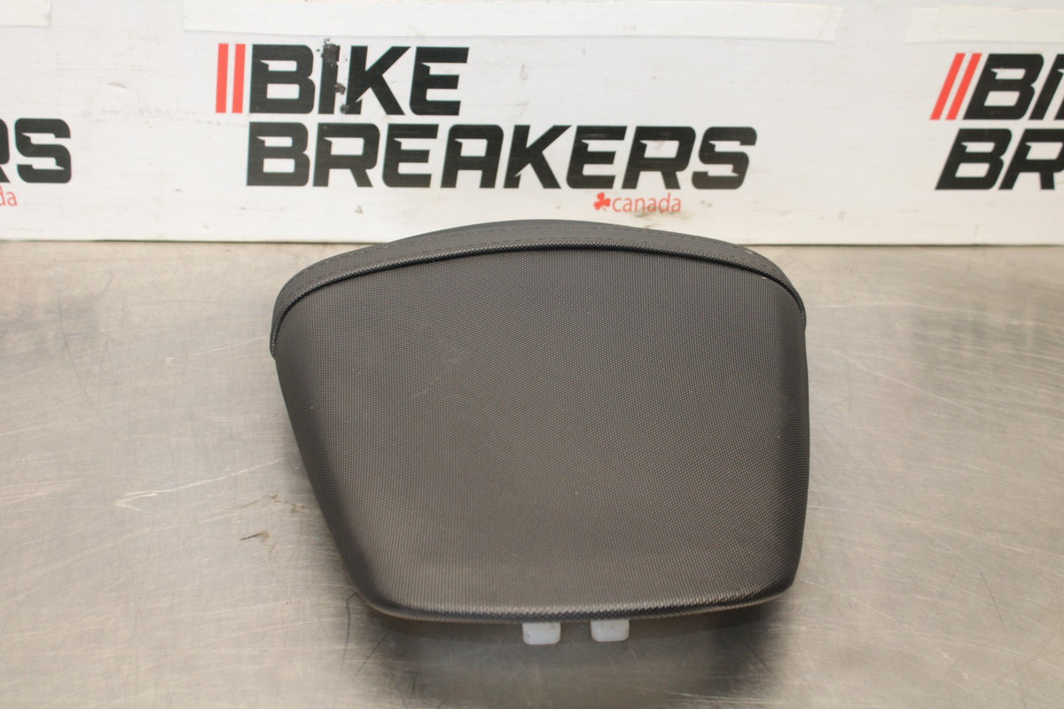 15-26 SUZUKI GSXR600 REAR BACK PASSENGER TANDEM SEAT PAD SADDLE PILLION BB888