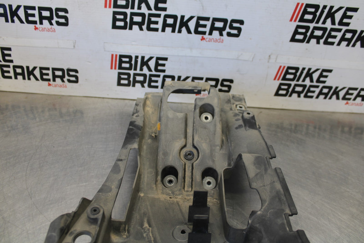 07-08 KAWASAKI NINJA ZX6R REAR BACK TAIL UNDERTAIL BATTERY TRAY PLASTIC BB937