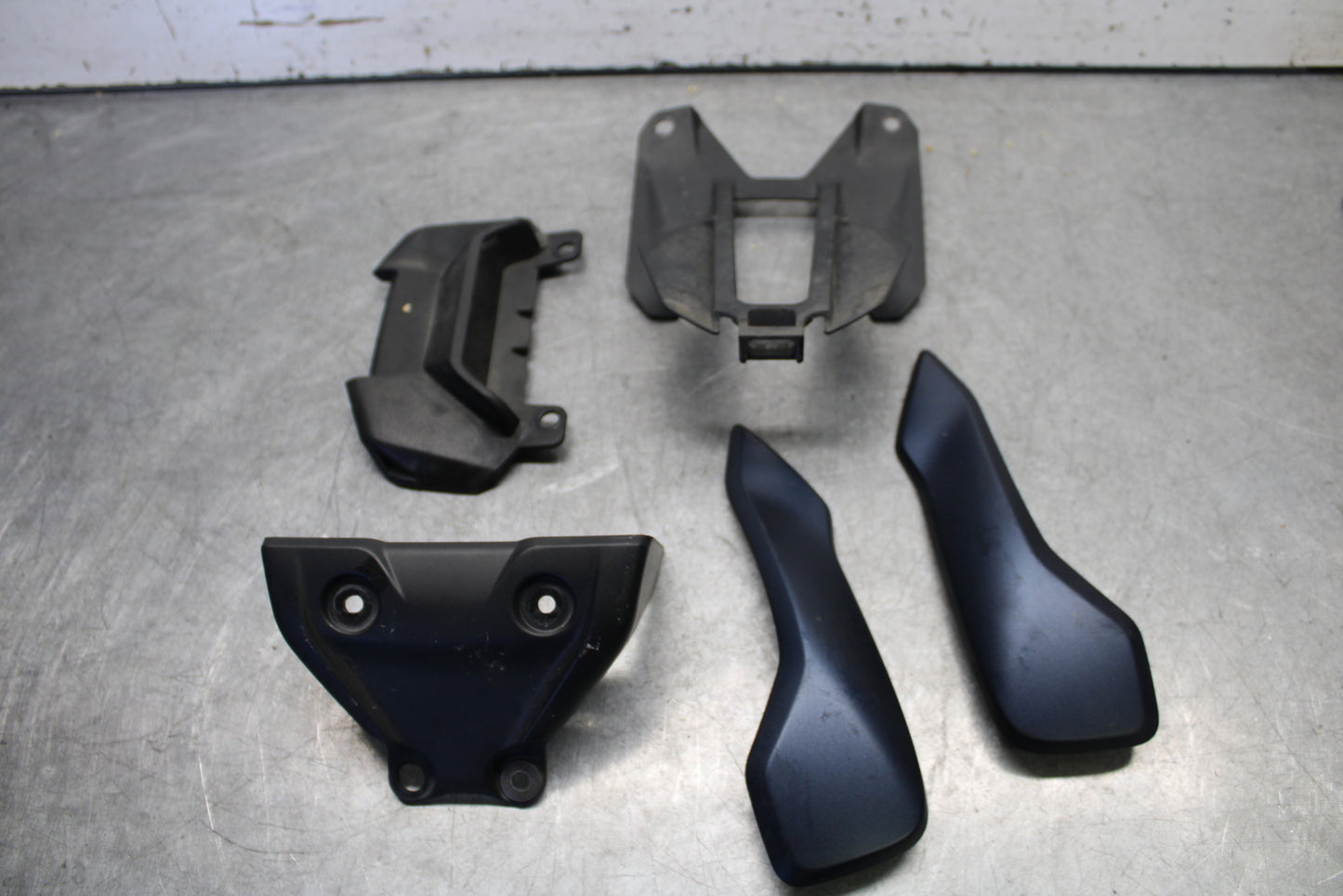 21-24 YAMAHA MT-07 MISCELLANEOUS PANELS COVERS TRIM  COWLS BB662