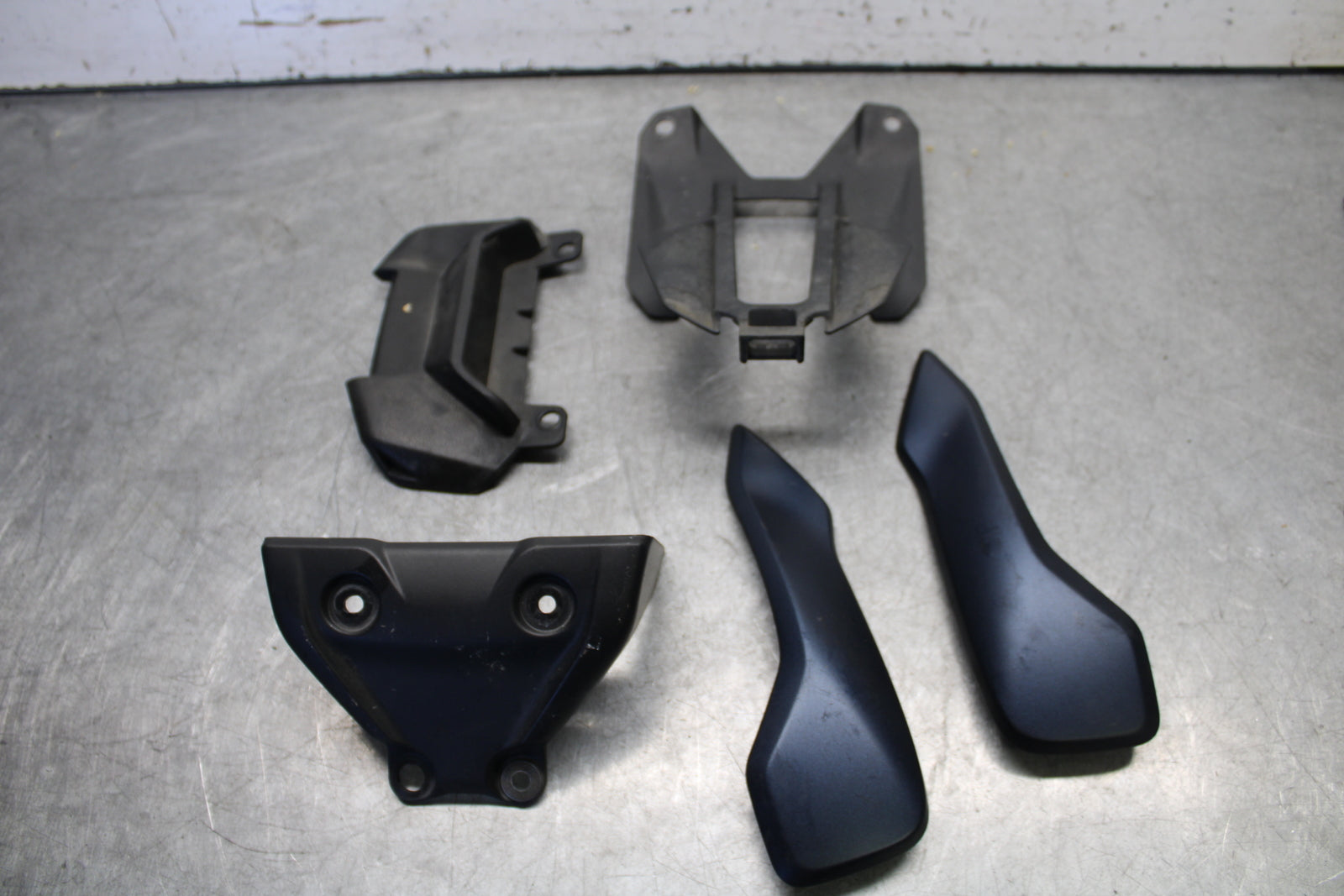 21-24 YAMAHA MT-07 MISCELLANEOUS PANELS COVERS TRIM  COWLS BB662