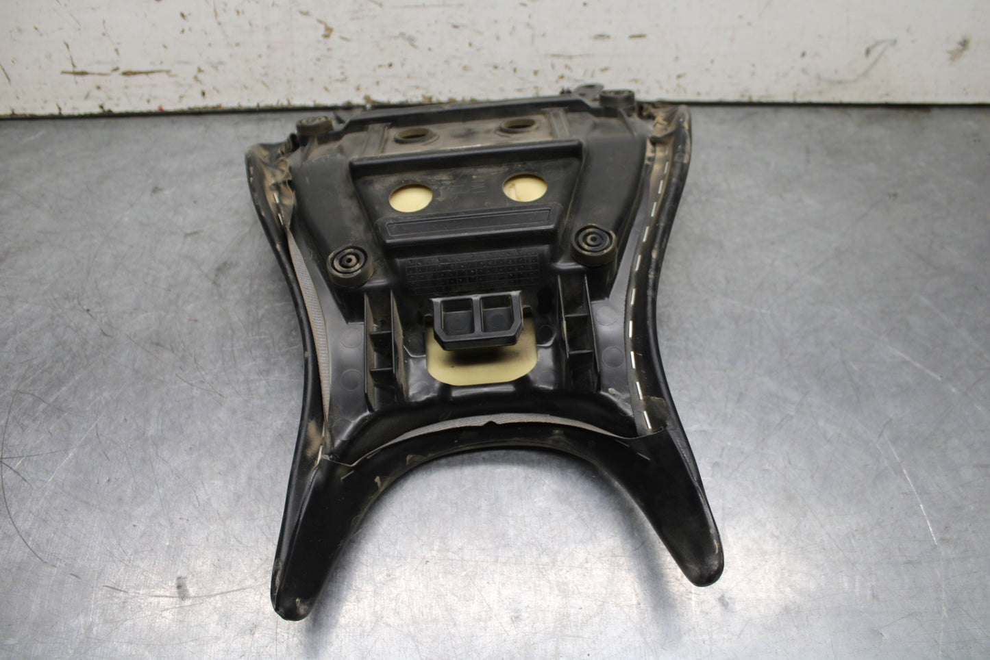 19-24 YAMAHA R3 FRONT DRIVERS SEAT PAD SADDLE PILLION BB736