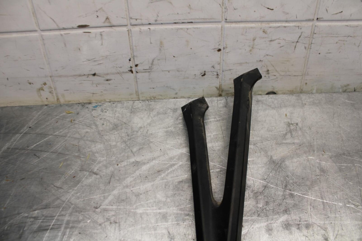 15-21 SUZUKI GSXR600 RIGHT REAR BACK PASSENGER PEG BB463