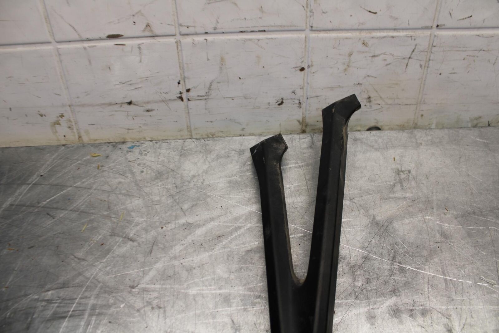 15-21 SUZUKI GSXR600 RIGHT REAR BACK PASSENGER PEG BB463