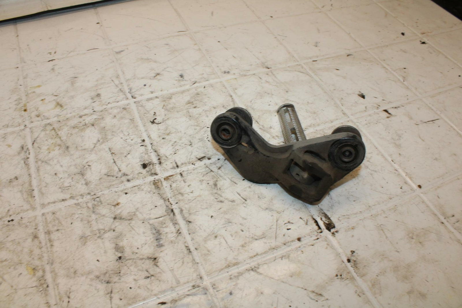 93 SUZUKI KATANA 600 GSX600F LEFT REARSET REAR SET DRIVER FOOT PEG REST  BB400