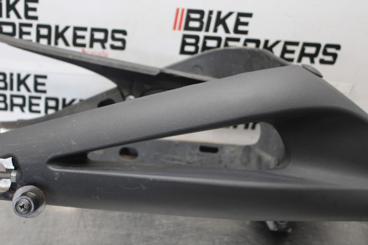 12 TRIUMPH STREET TRIPLE R REAR SWINGARM BACK SUSPENSION SWING ARM BB914