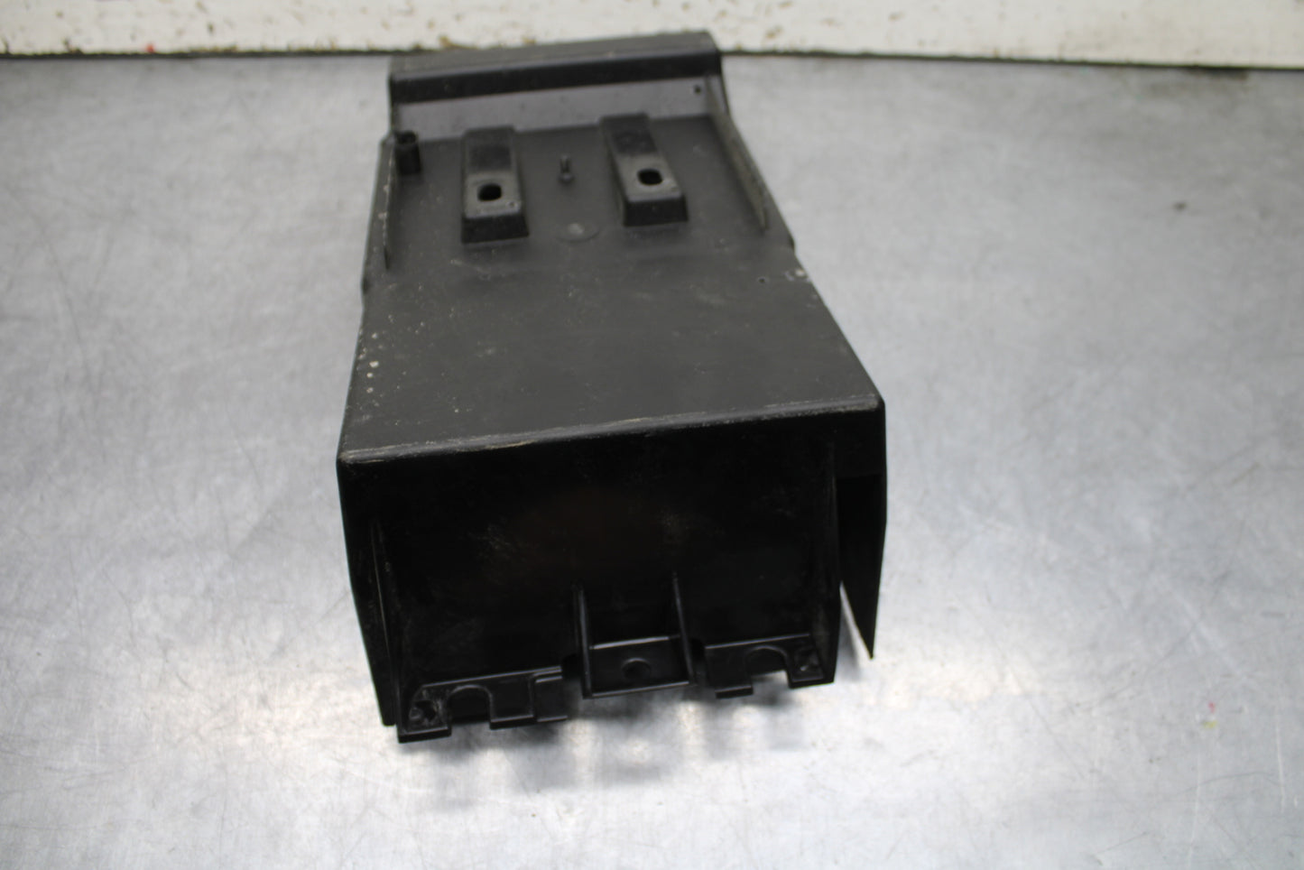 24 KAWASAKI NINJA 500 ABS REAR BACK TAIL UNDERTAIL BATTERY TRAY PLASTIC BB730