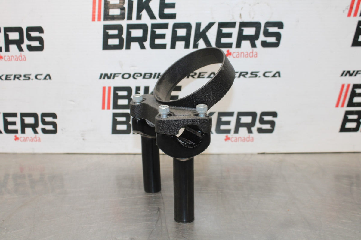 22 HARLEY-DAVIDSON SOFTAIL HANDLEBAR RISERS/ GUAGE HOLDER BB859