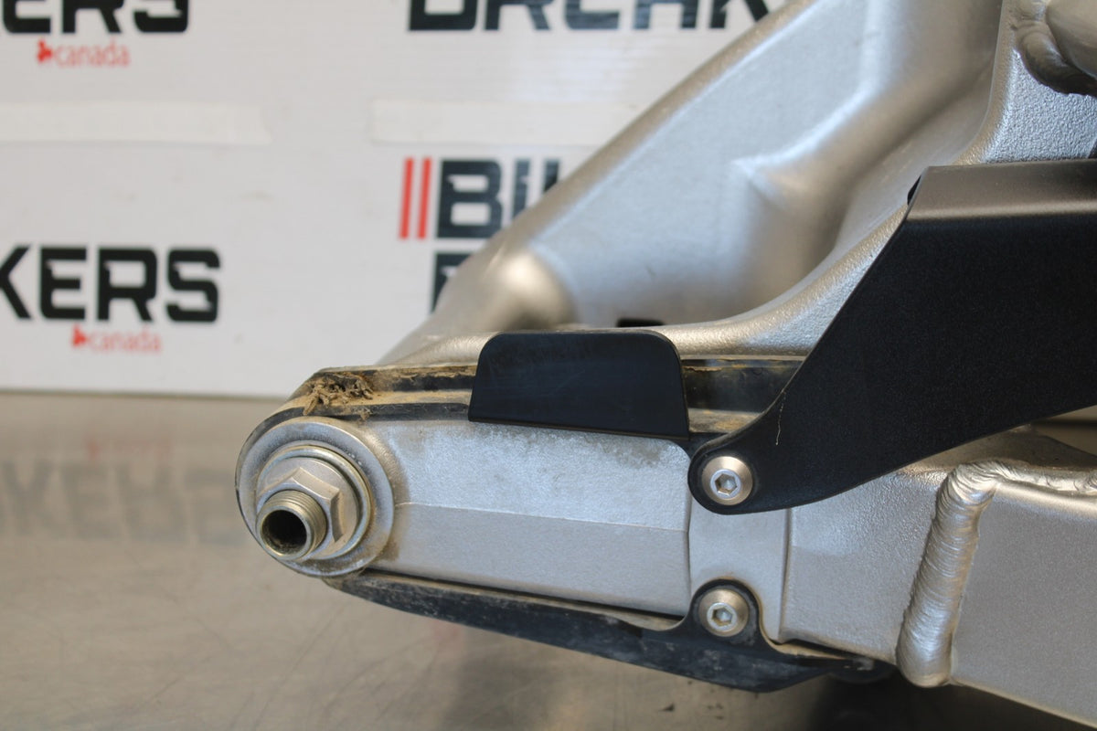 22 KAWASAKI NINJA ZX6R ZX636 ABS 40TH ANNIVERSARY REAR BACK SWINGARM BB911