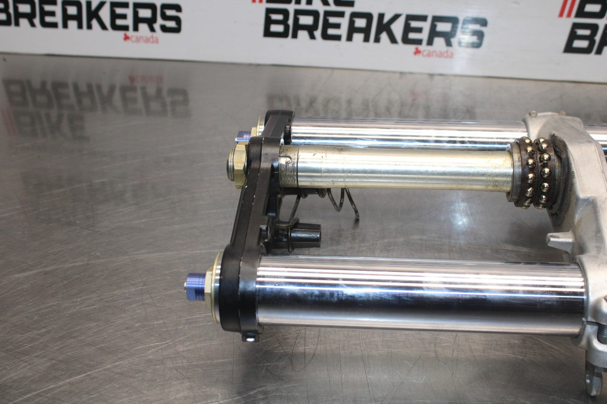 02 SUZUKI GSXR600 COMPLETE FRONT END FORKS SUSPENSION TRIPLE TREES  BB00