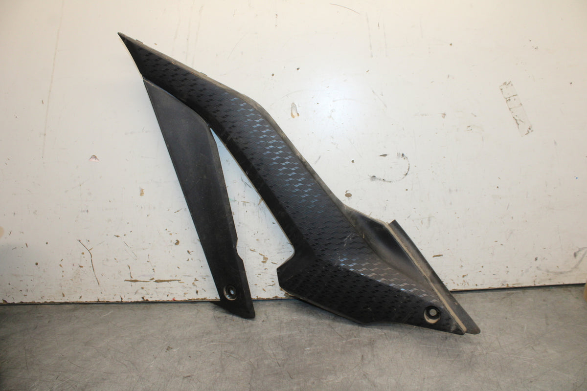 19-24 YAMAHA R3 LEFT FRONT SIDE SEAT SADDLE PANEL TRIM COWL FAIRING BB736